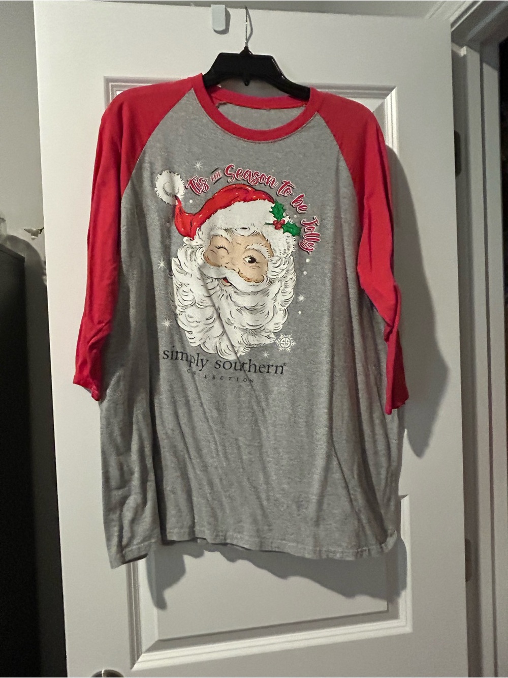 Simply Southern womens ' Gray & Red Santa Raglan Tee - Picture 1 of 1